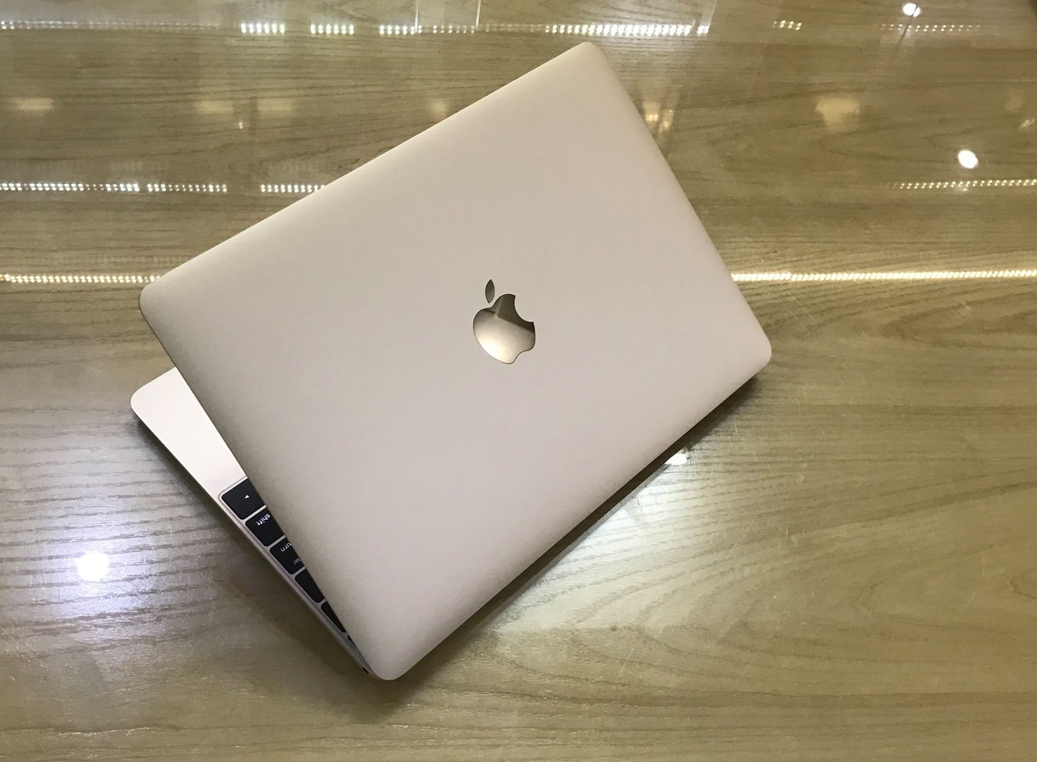 The New Macbook 1.2GHz 512GB – MK4N2 Glod 